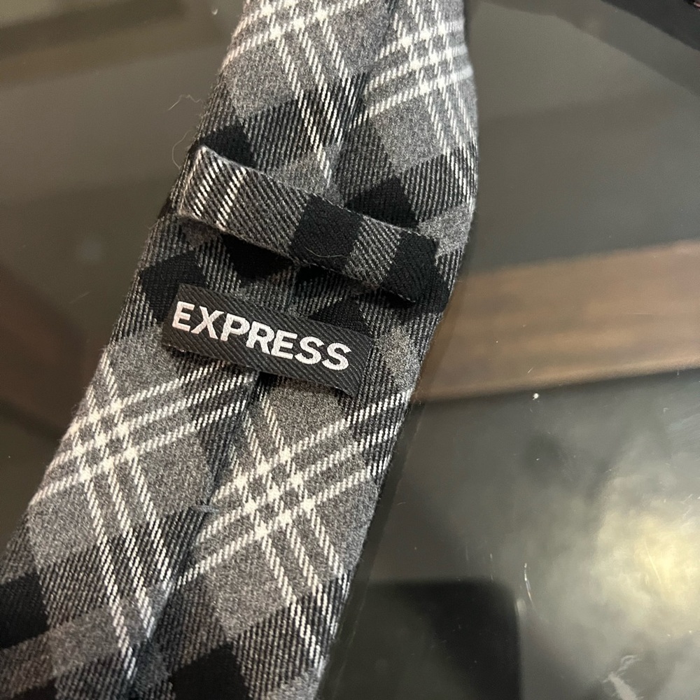 EXPRESS BLACK TIE